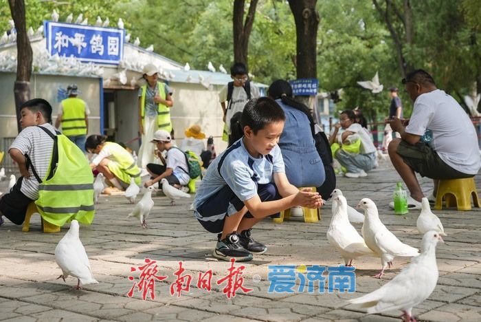 一年四季 泉在济南|济南动物园暑期人气旺,亲子游成主流
